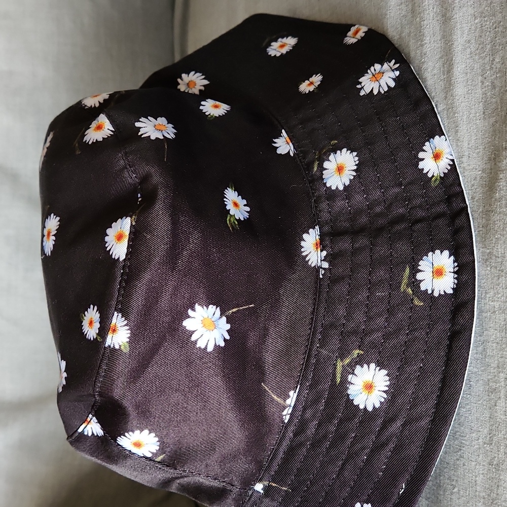 Alice + Oliva black bucket hat with daisy print
